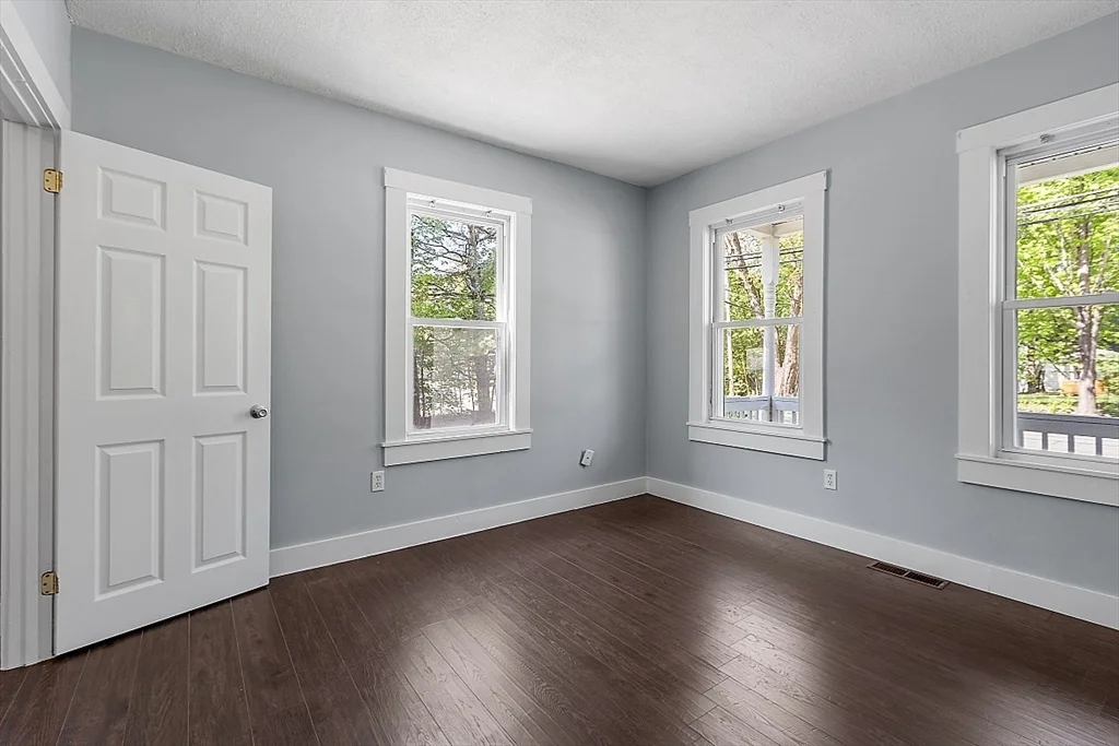 31 Mill St, Pepperell