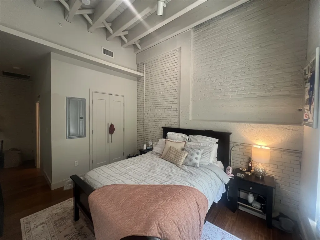 33 3rd Ave, Charlestown