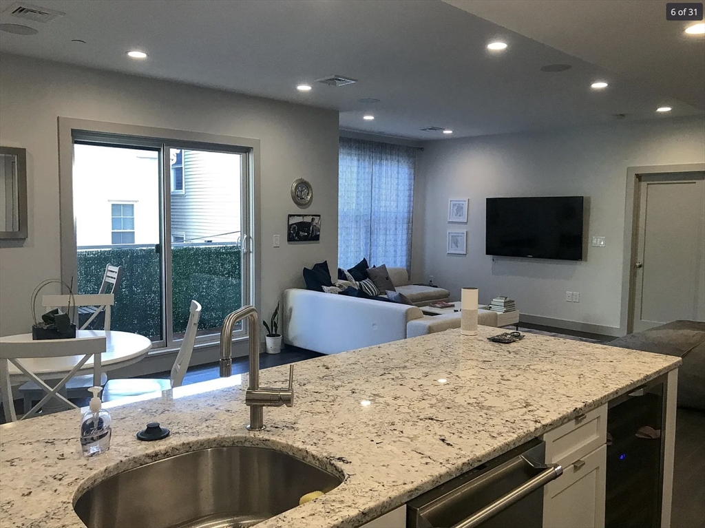 309 E St, South Boston