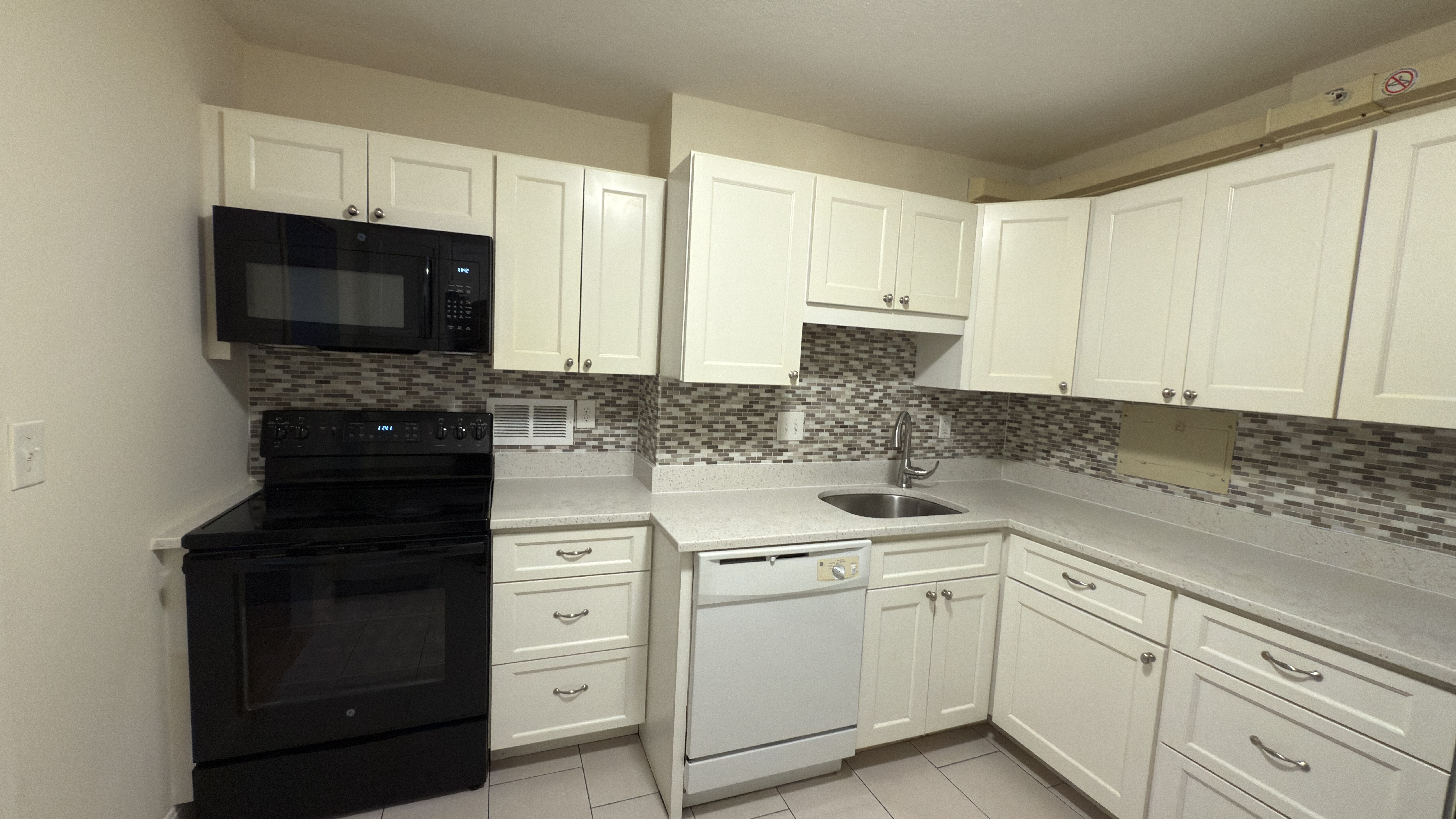 101 Monmouth St, Longwood