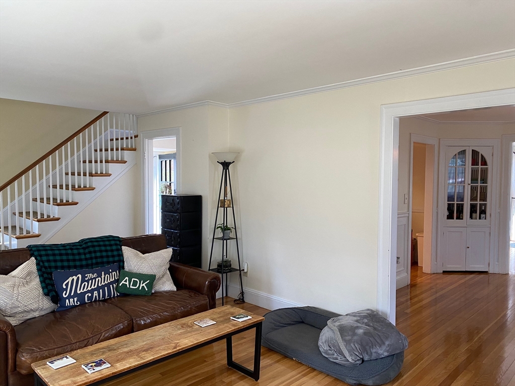 22 Cleveland Rd, Wellesley Hills