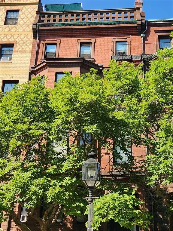 231 Commonwealth Ave, Back Bay