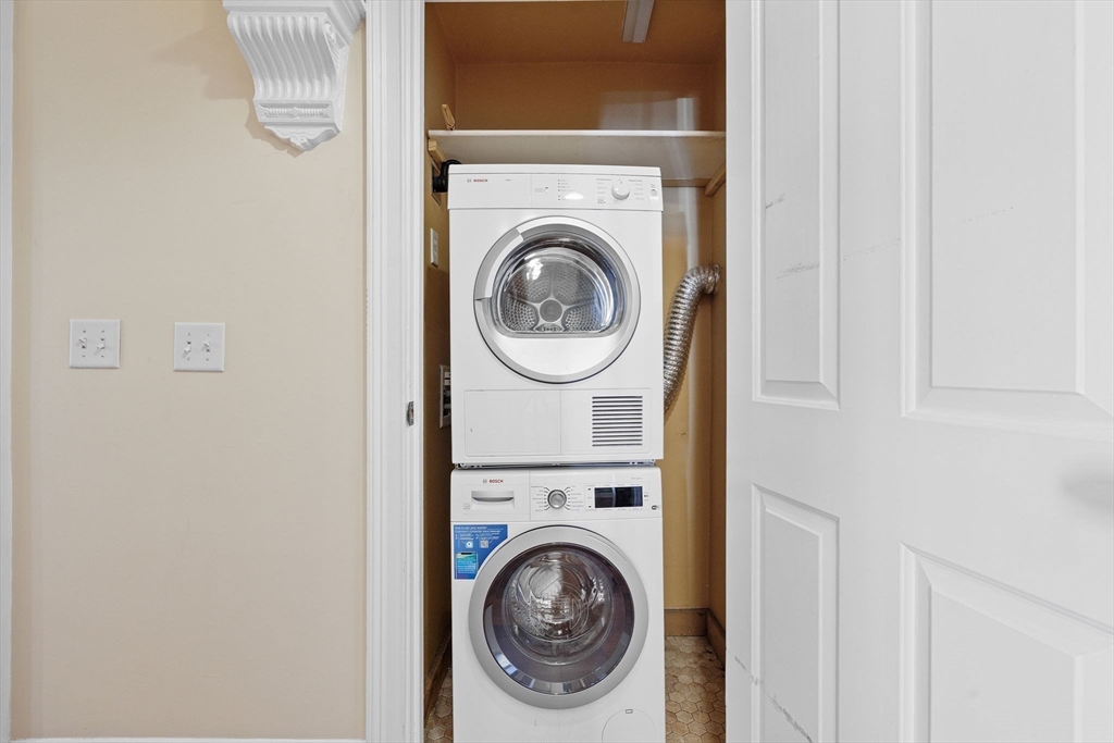 31 Millmont St, Roxbury