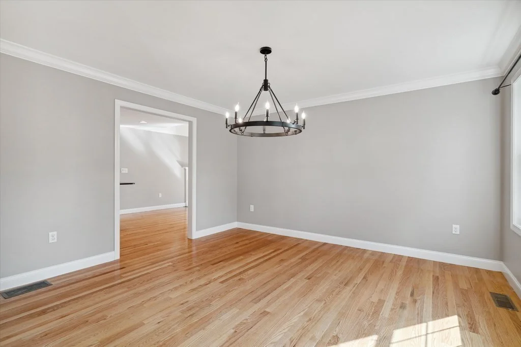 19 Benjamin Ln, Reading