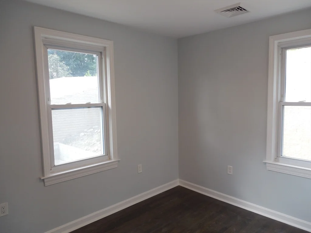 96 Walnut St, Mount Auburn