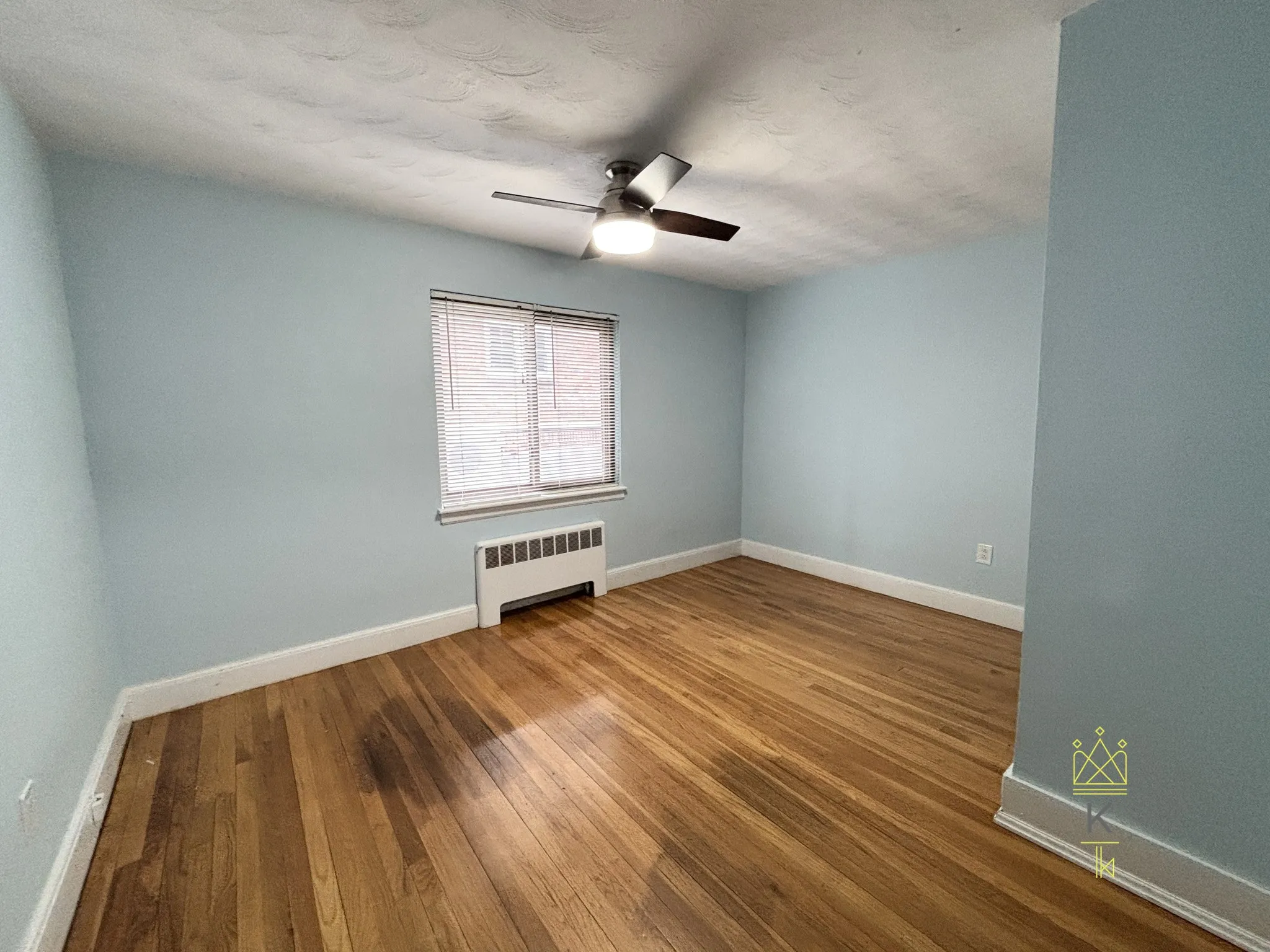 9 Reservoir Rd, Chestnut Hill