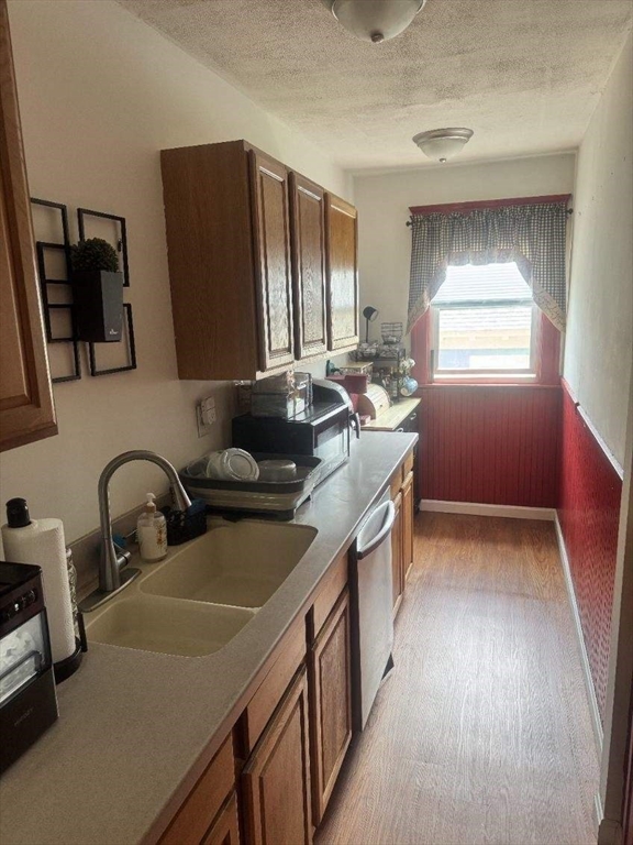 33 Barnes Ave, Worcester