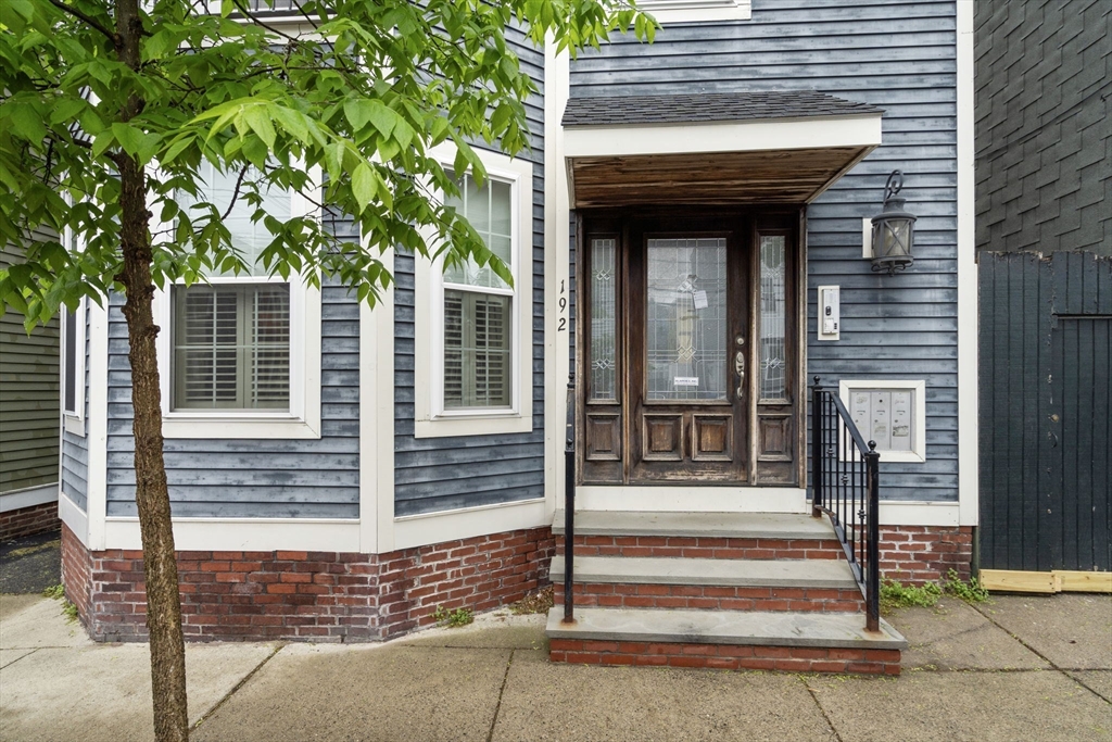 192 W 6th St, South Boston