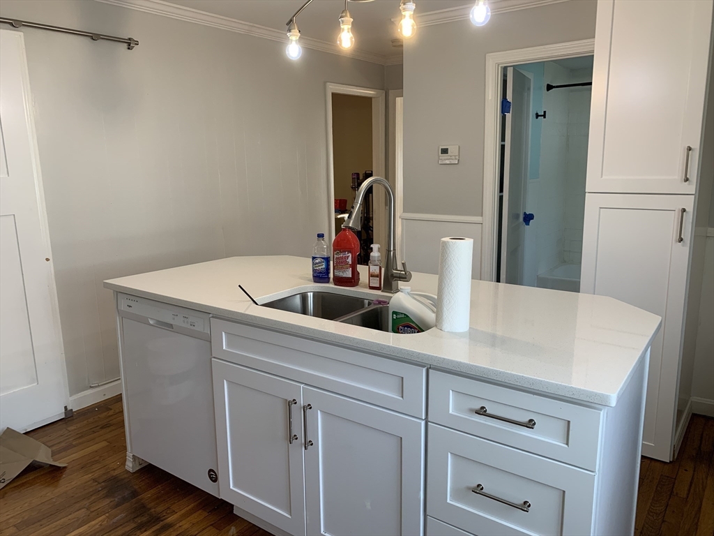 512 Pine St, Fall River