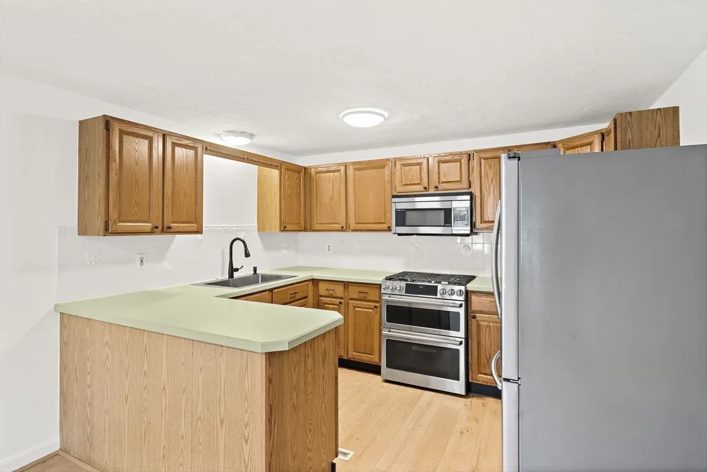 849 Boston Post Rd, E, Marlborough