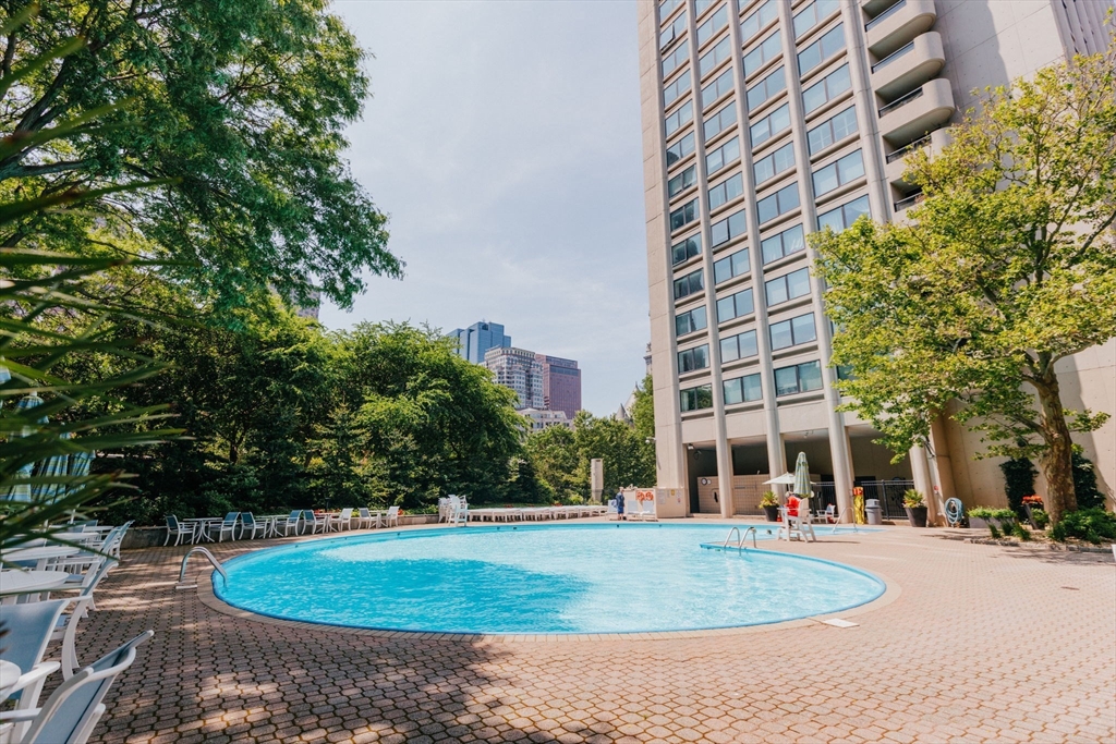 85 E India Row, Waterfront