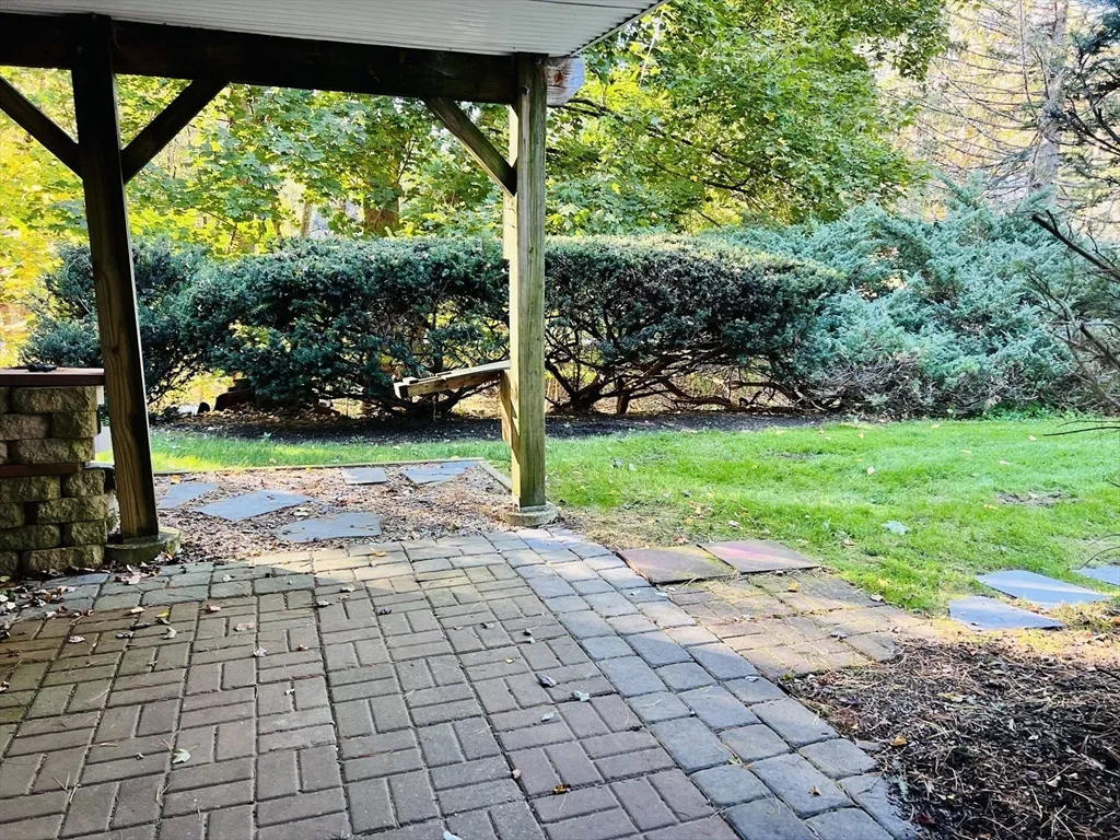 135 Walker Pond Rd, Sturbridge