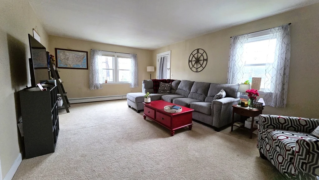 698 Church St, Whitinsville