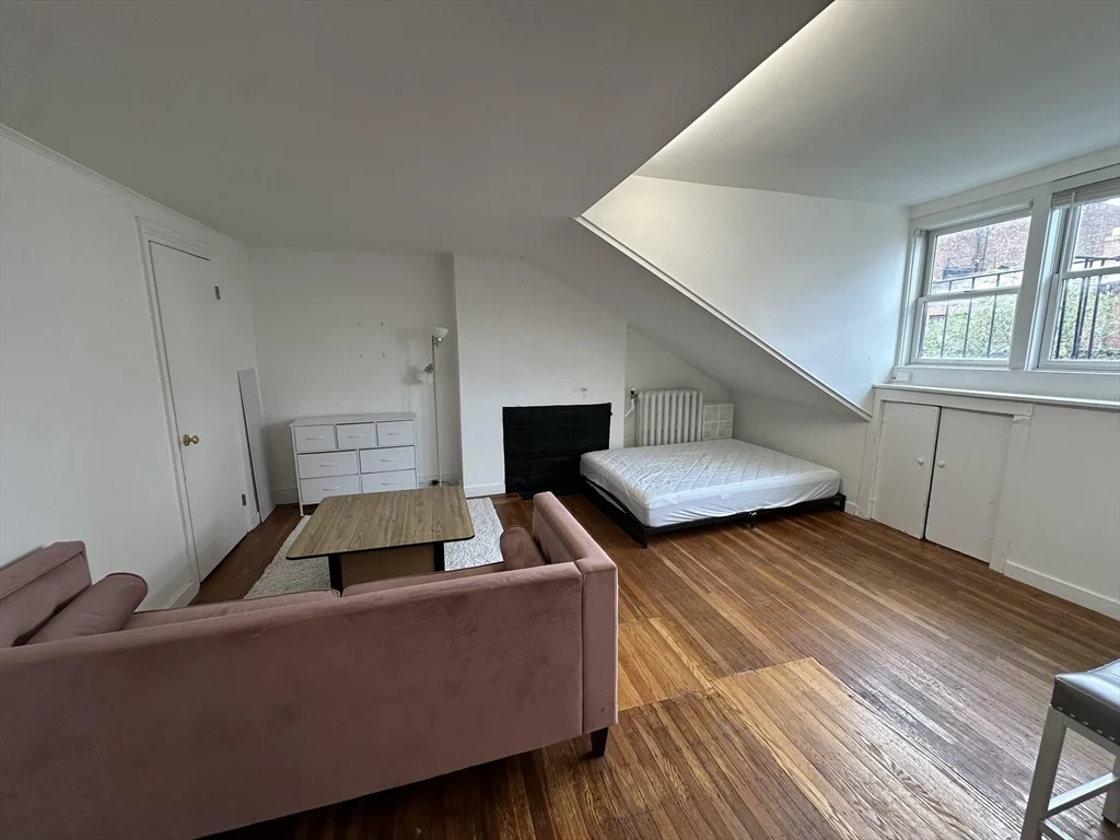 109 Charles St, Beacon Hill