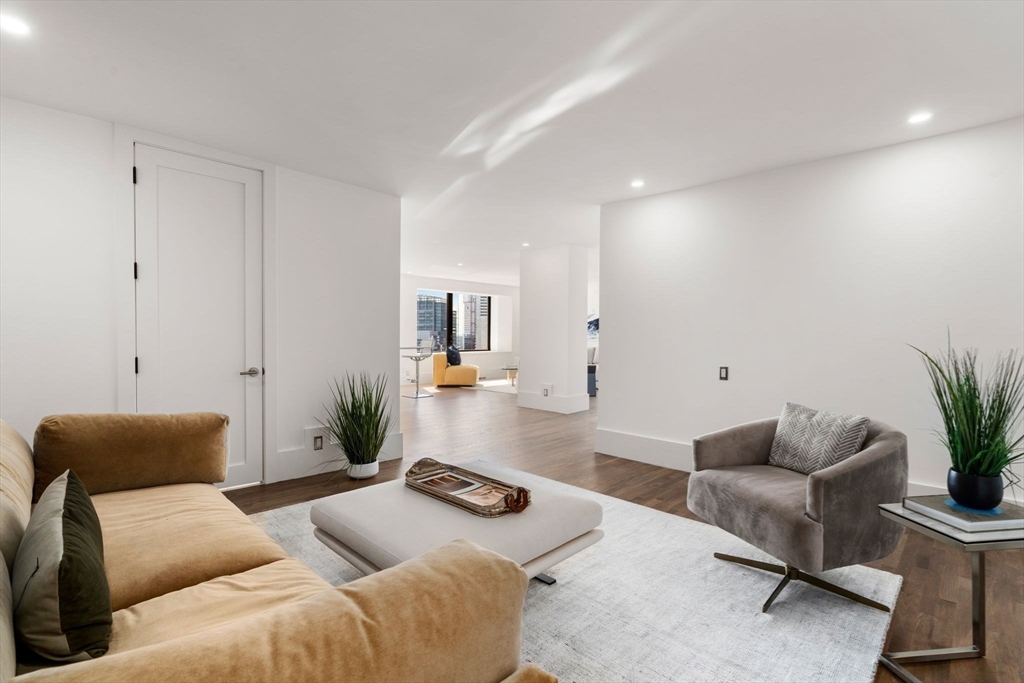 85 E India Row, Waterfront