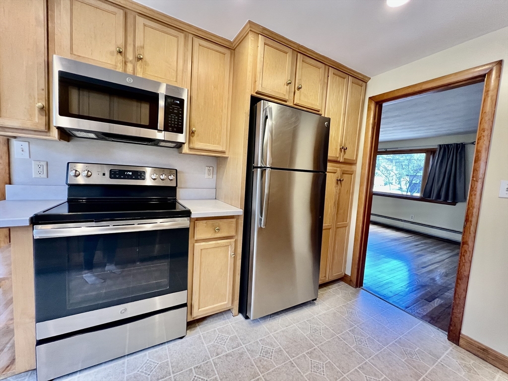 45 Maiden Ln, Wayland
