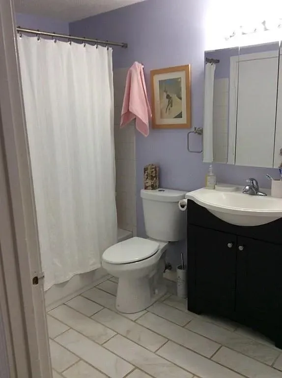 5 Thoreau Ct, Natick