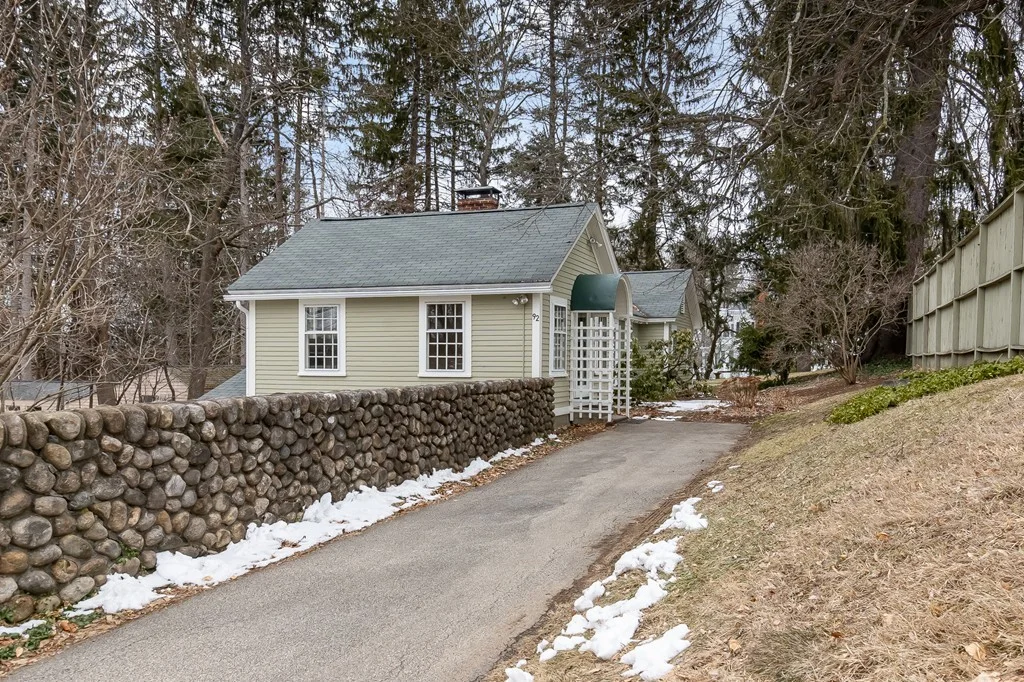 92 Farmers Row, Groton