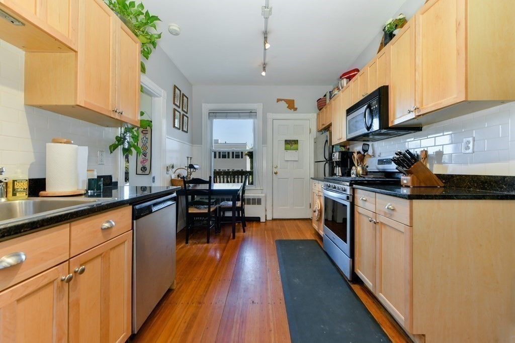 240 W 5th St, South Boston