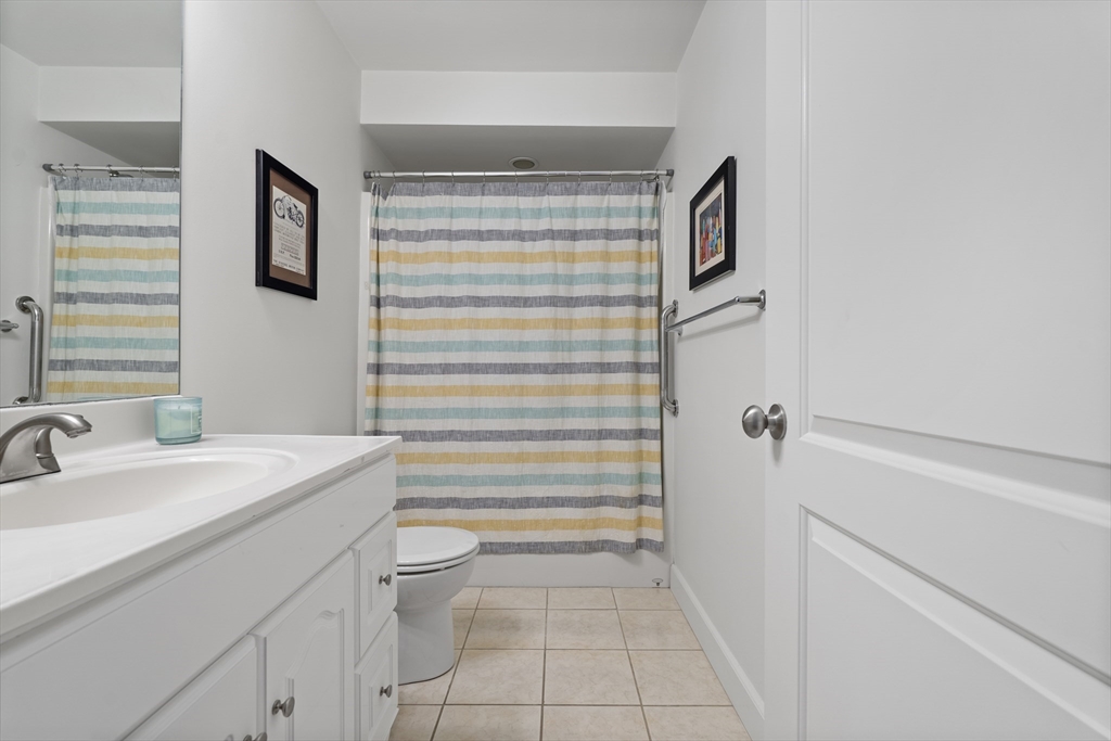 33 Middle St, South Boston