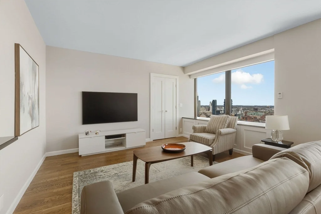 85 E India Row, Waterfront