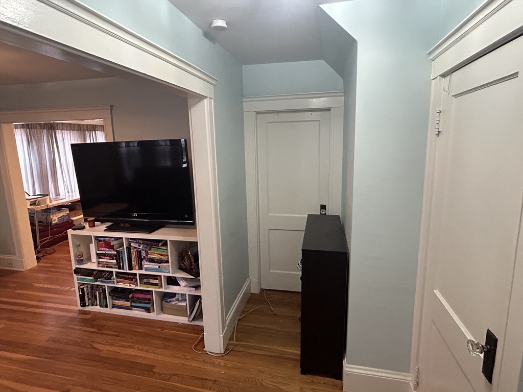 25 Irvington Rd, West Somerville