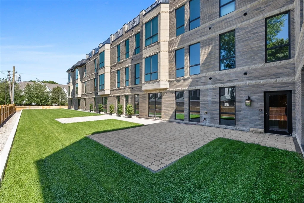 1114 Beacon St, Newton Center