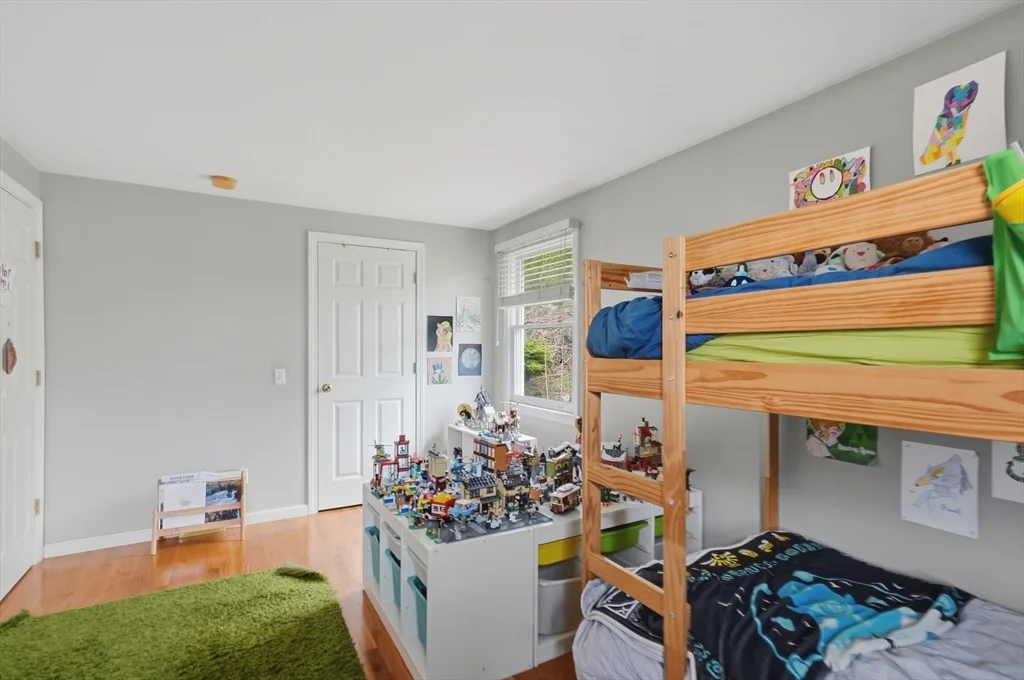 11 Roseanna Park Dr, Waltham