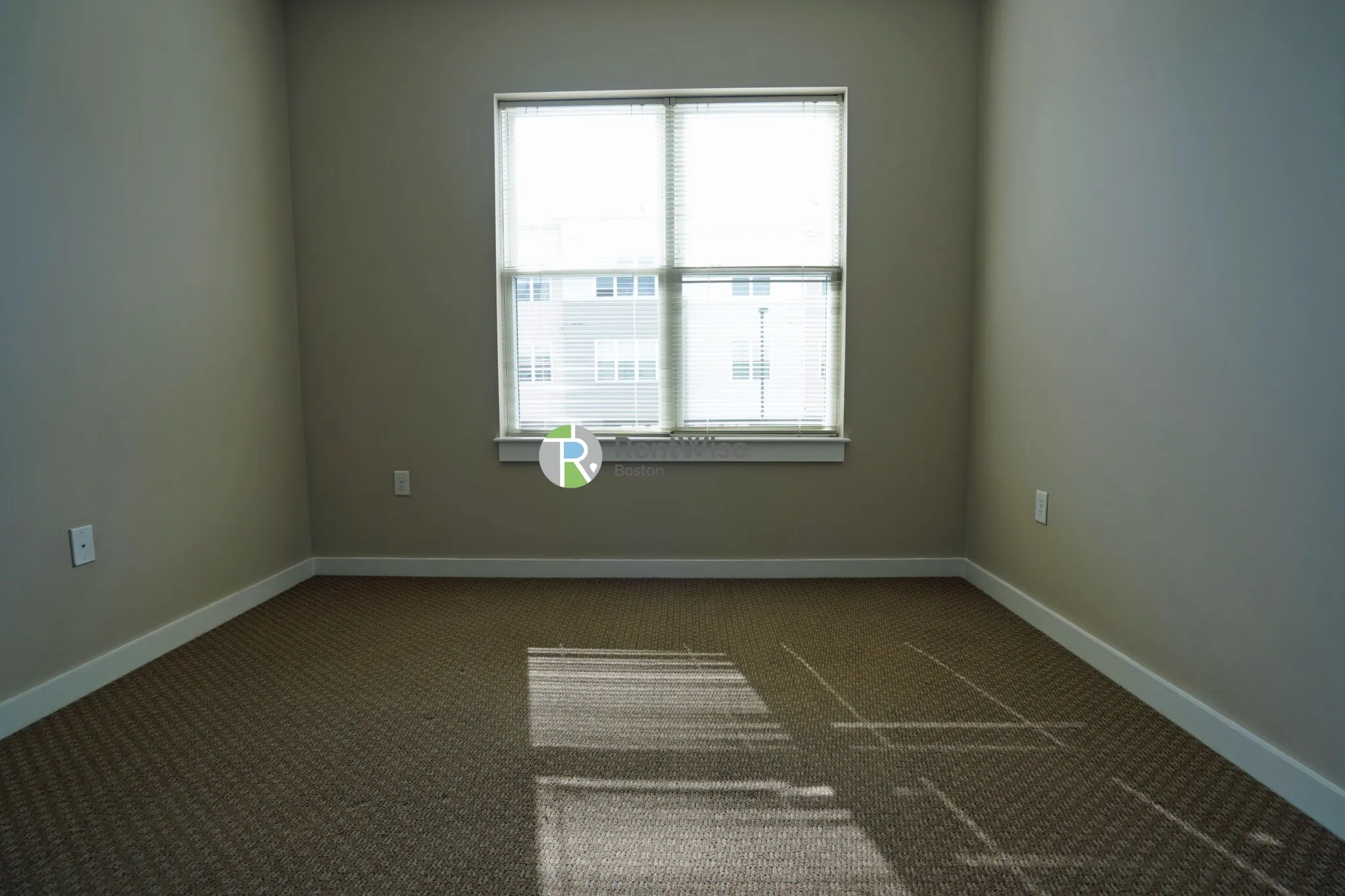 625 Mcgrath Highway, East Somerville