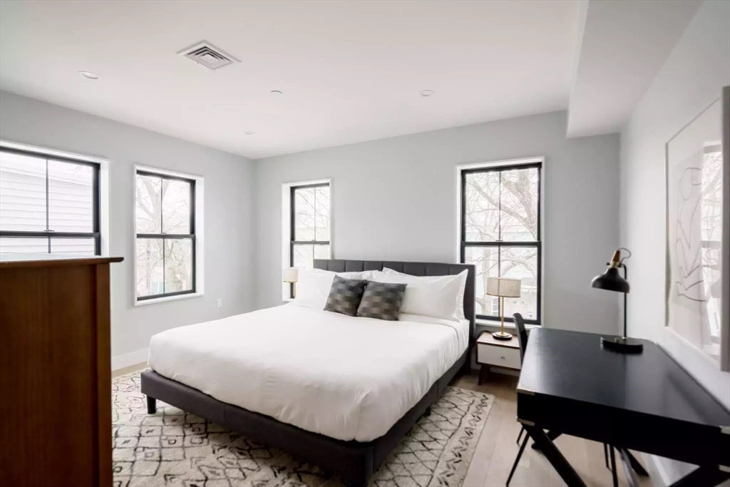 631 Saratoga St, East Boston