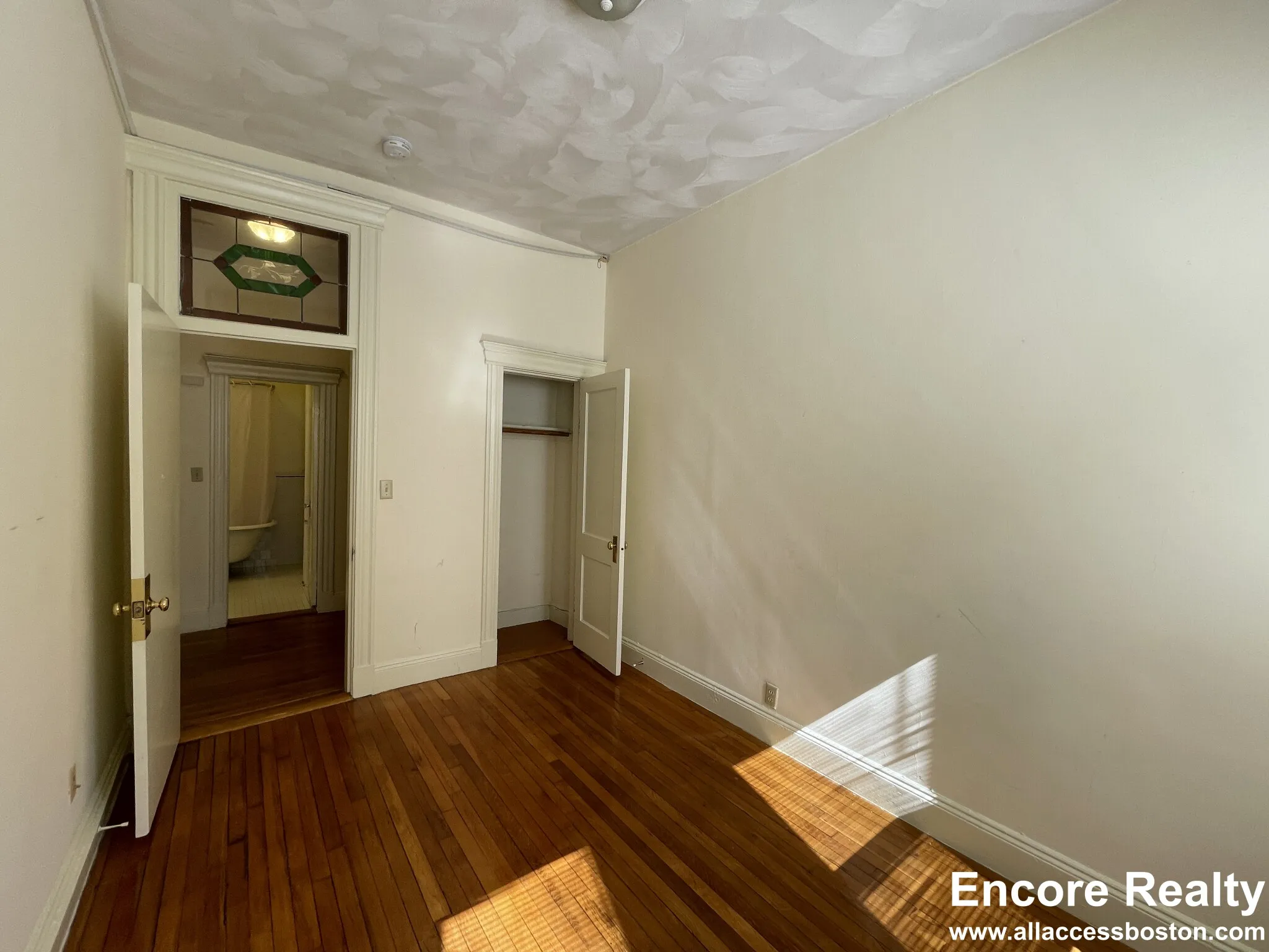 124 Peterborough St, Fenway