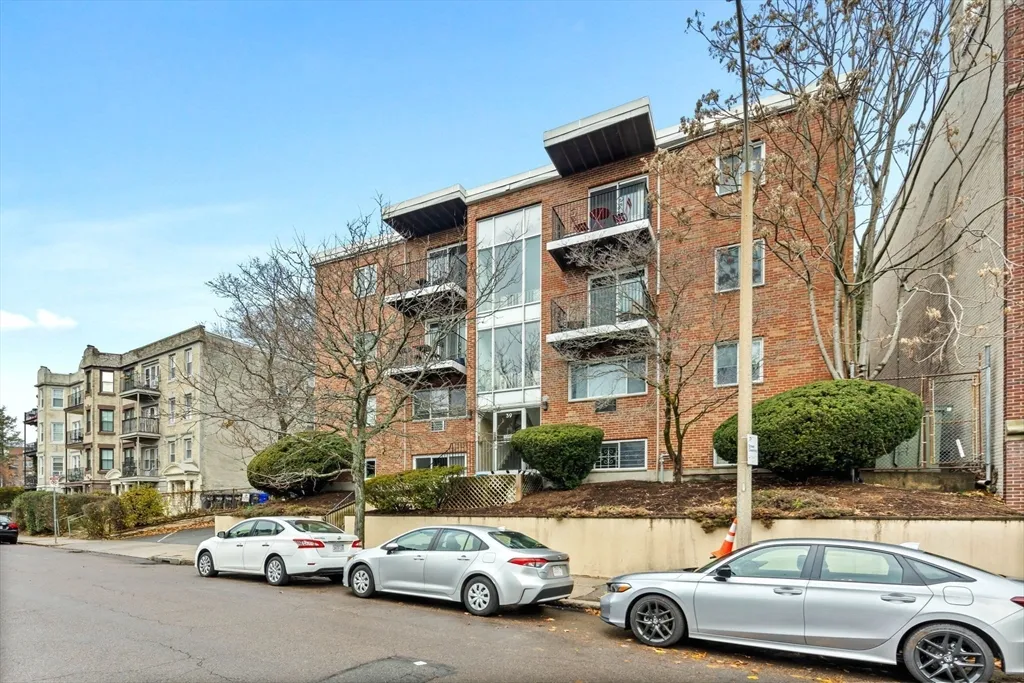 39 Englewood Ave, Brighton