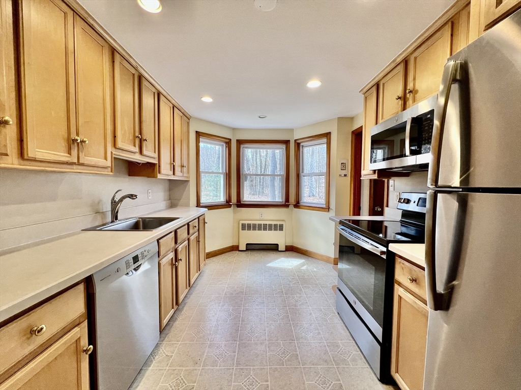 45 Maiden Ln, Wayland