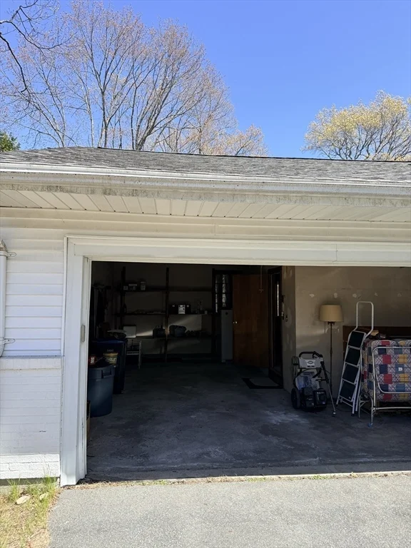 28 Robinhood Rd, Natick