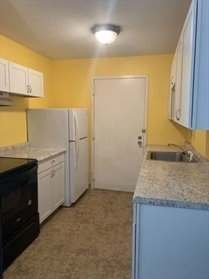 1 Village Way, Natick