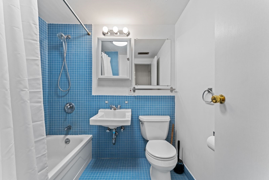 19 Winchester St, Coolidge Corner