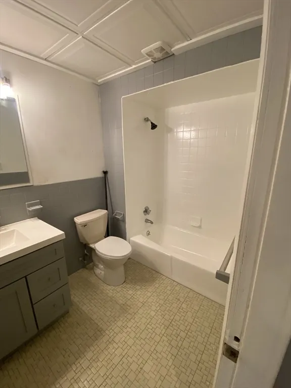 608 Saratoga St, East Boston