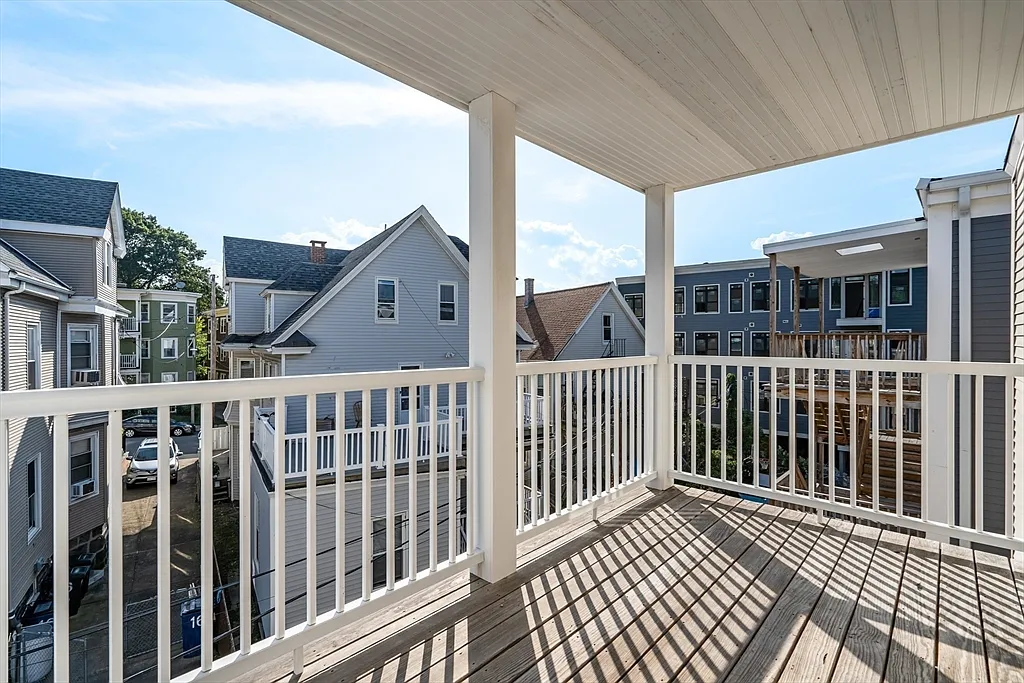 11 Woodlawn St, Jamaica Plain