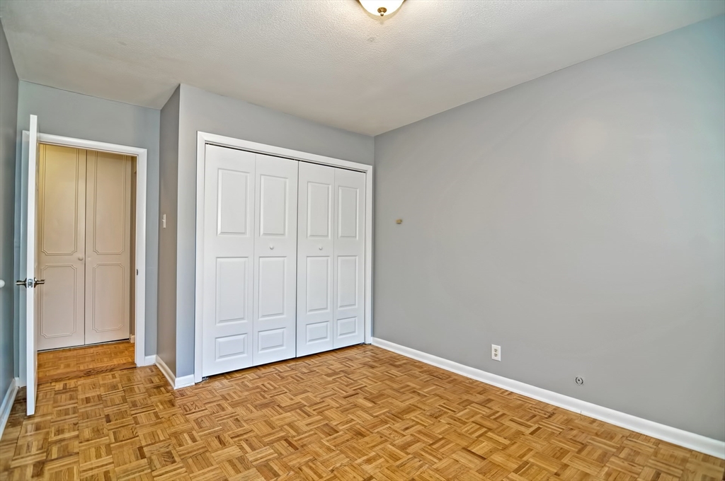 35 Lake Shore Ct, Brighton