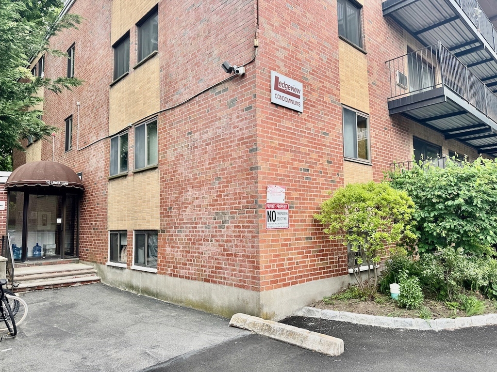 10 Linda Ln, Dorchester