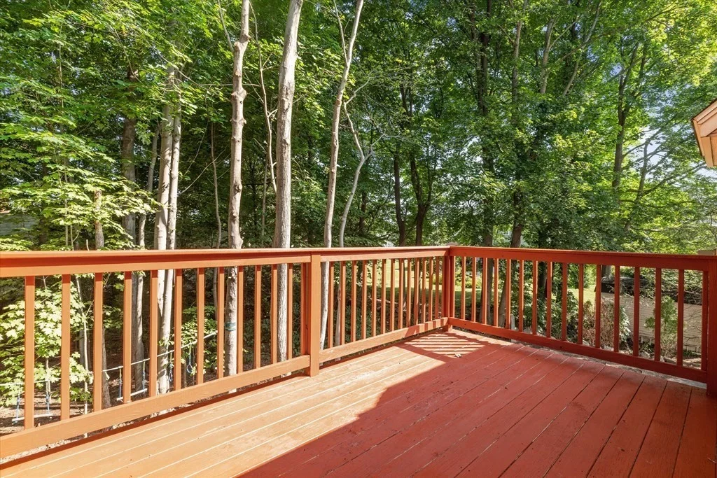 19 Benjamin Ln, Reading