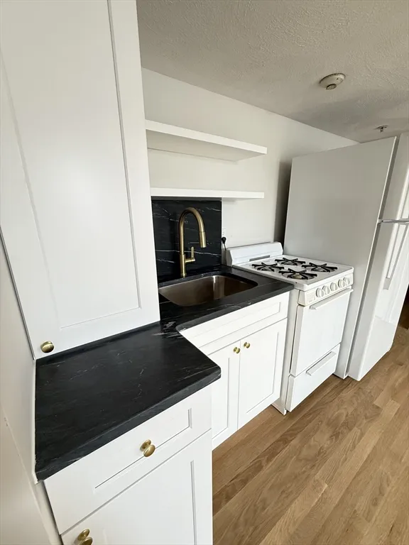 313 Essex St, Salem