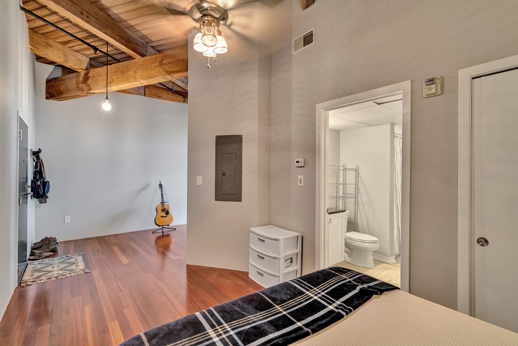 43 Charlton, Everett