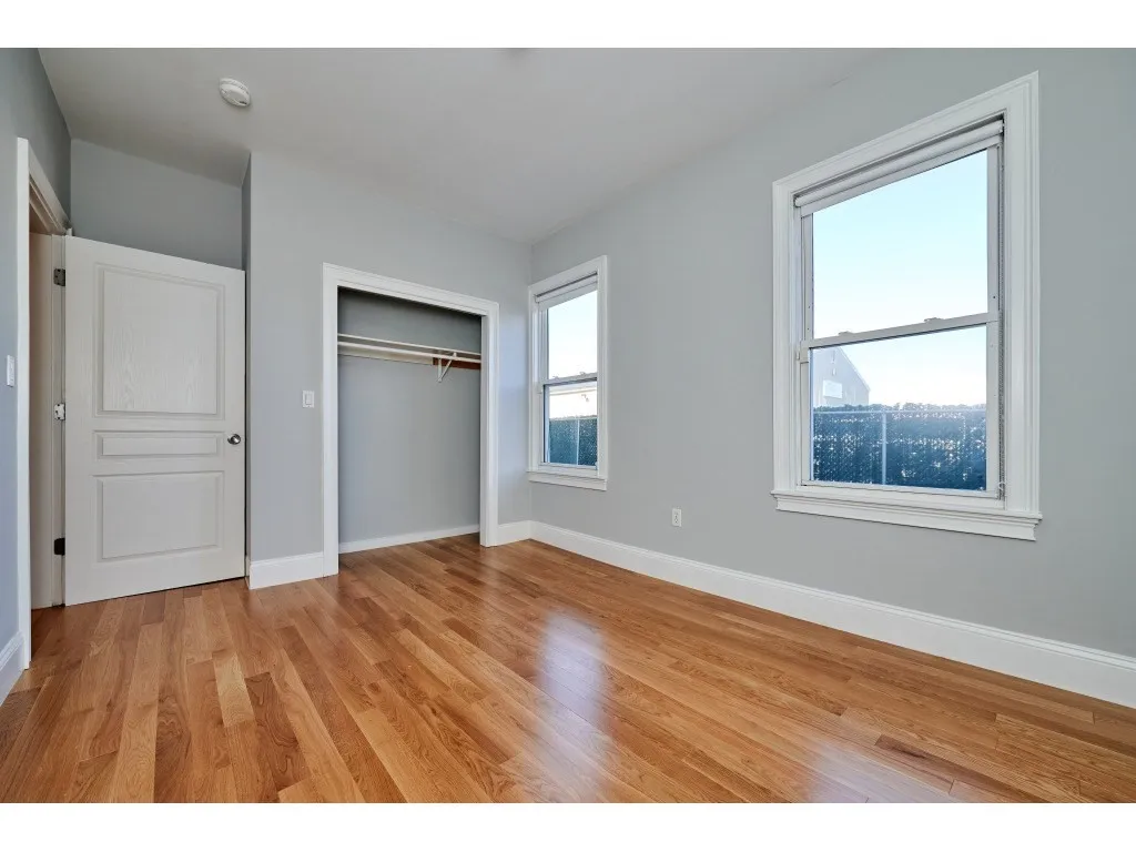 12 Humboldt Pl, South Boston