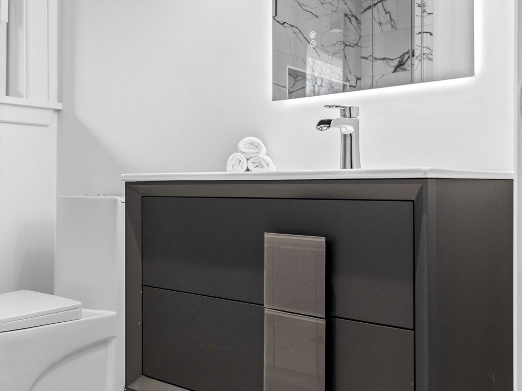 12 Deer St, Dorchester