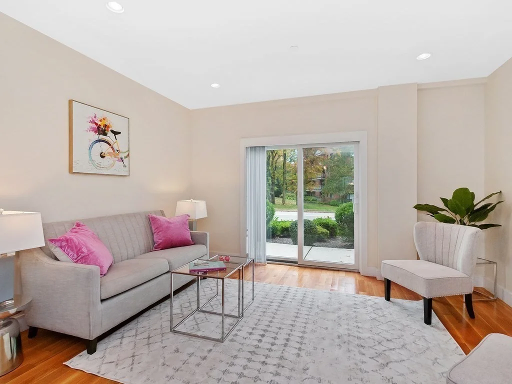 321 Hammond Pond Pkwy, Chestnut Hill