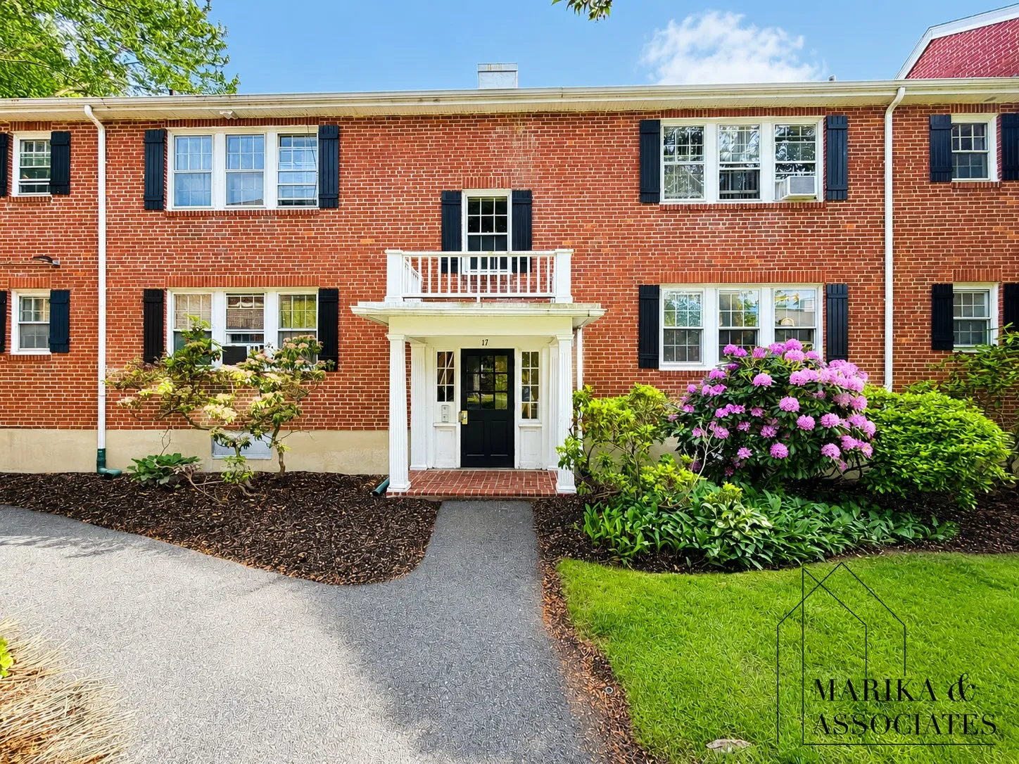 17 Hammond Pond Pkwa, Chestnut Hill
