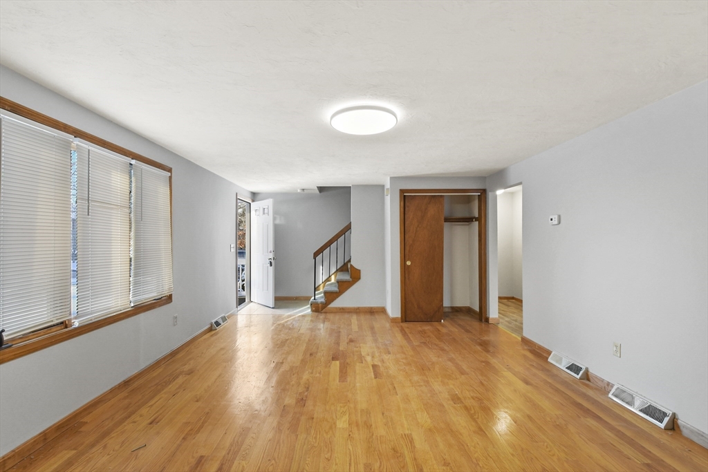 12 Harriet Dr, Bridgewater