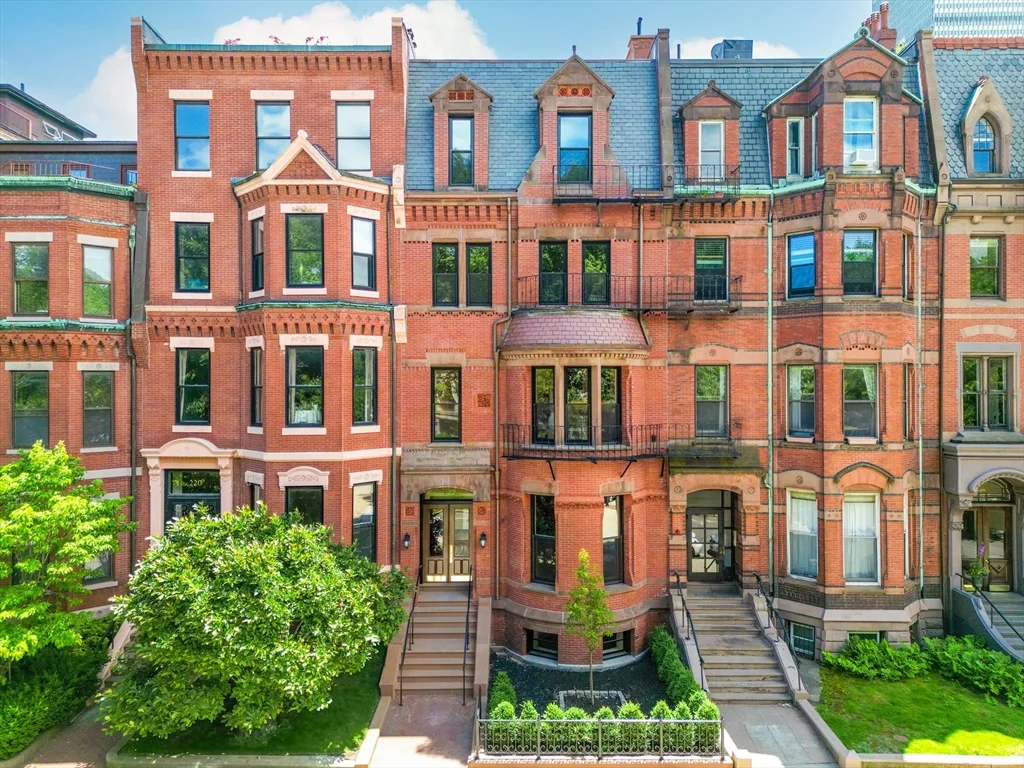 218 Commonwealth Ave, Back Bay