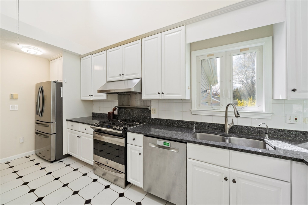 28 Mansfield Rd, Wellesley